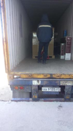 04.11. г. Хабаровск, выгрузка 464 контейнера